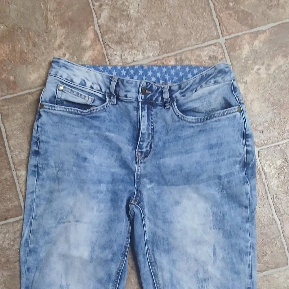 EUC Venus Cropped Flag Pants - Picture 2 of 5